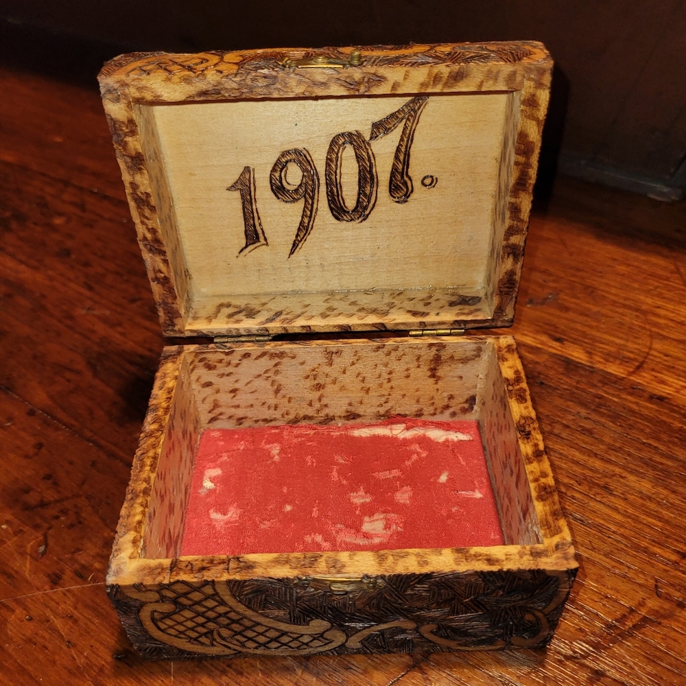 Vintage 1907 Art Nouveau Box